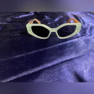 2 Item Bundle Off White Sunglasses - Yves Saint Laurent Teeshirt - Large - Blue